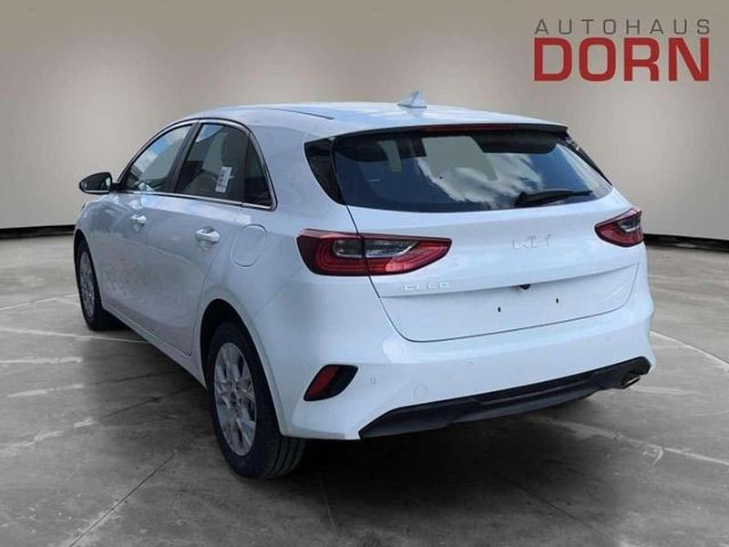 Gebraucht Kia Ceed 140 PS (102 kW) 2025 Weiß Kleinwagen