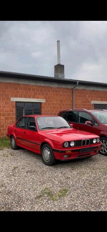 Gebraucht BMW 325 170 PS (125 kW) 1990 Rot Limousine