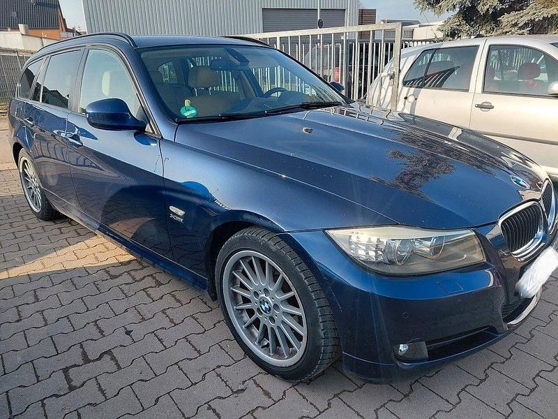 Gebraucht BMW 320 184 PS (135 kW) 2010 Grau metallic Limousine