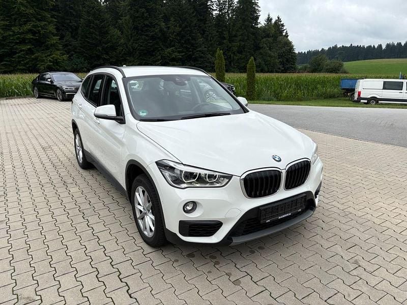 Weiß Gebraucht 2017 BMW X1 Advantage SUV | 18.890 € (Superpreis) - Bild 1/4