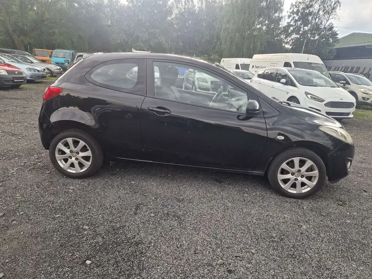 Gebraucht Mazda 2 Active 84 PS (61 kW) 2011 Brillantschwarz Kleinwagen