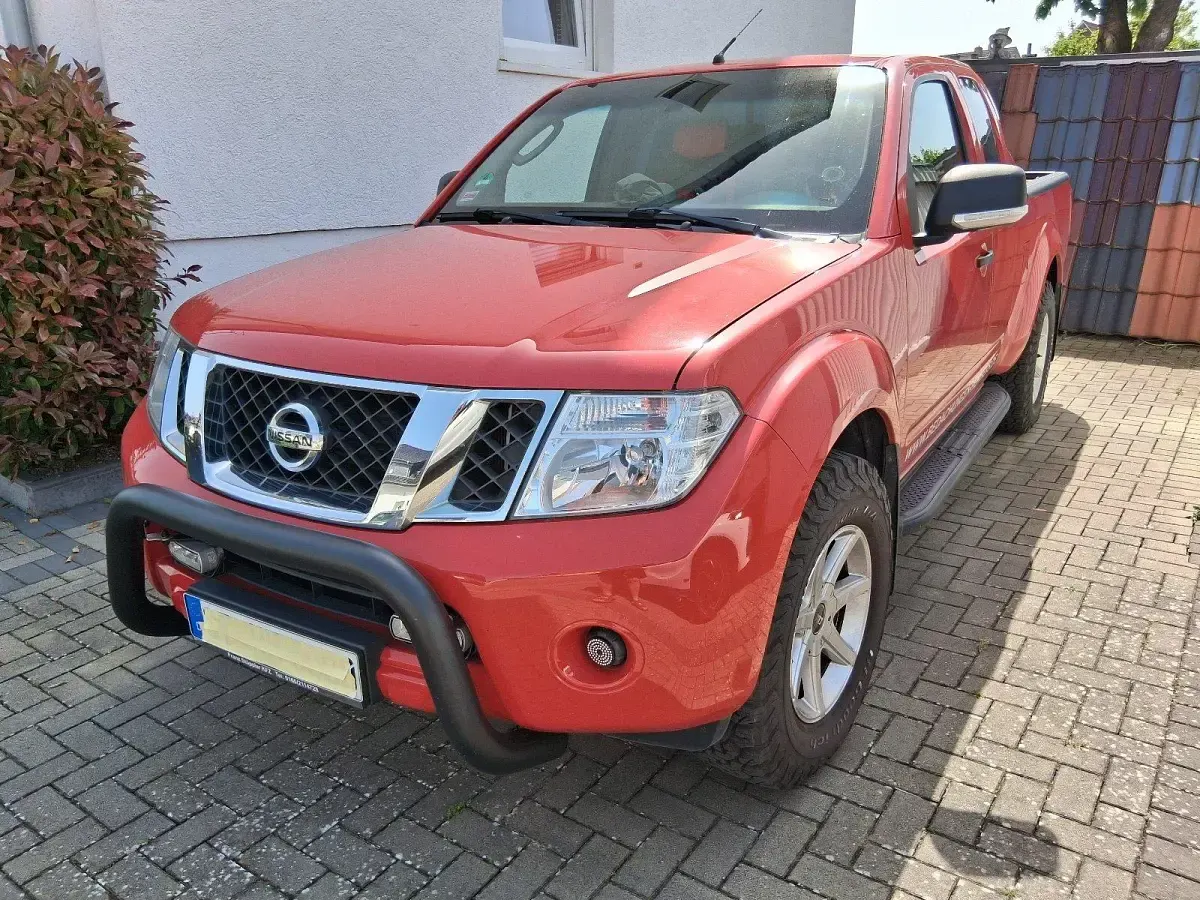 Gebraucht Nissan Navara 190 PS (139 kW) 2012 Rot Pickup