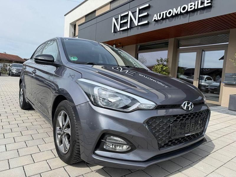 Gebraucht Hyundai i20 Advantage 84 PS (61 kW) 2020 Silber Kleinwagen