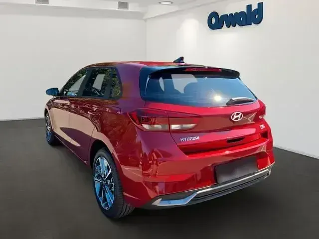 Neu Hyundai i30 Advantage 140 PS (102 kW) 2025 Ultimate red / met Limousine