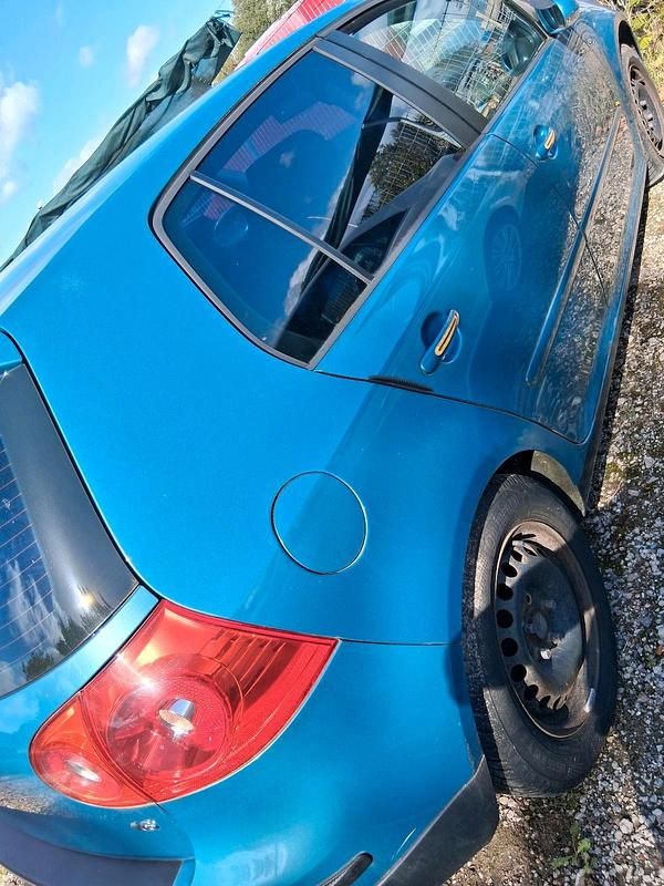 Blau Gebraucht 2005 VW Golf V Limousine | 750 € (Superpreis) - Bild 1/4