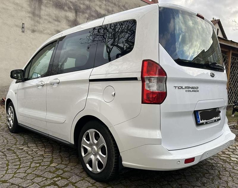Gebraucht Ford Tourneo 101 PS (74 kW) 2015 Weiß Kombi