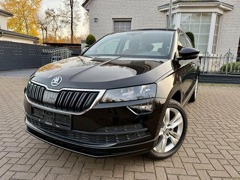 Schwarz Gebraucht 2018 Skoda Karoq Style SUV | 15.900 € (Fairer Preis) - Bild 1/4
