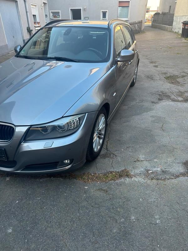 Gebraucht BMW 320 185 PS (136 kW) 2012 Silber Kombi