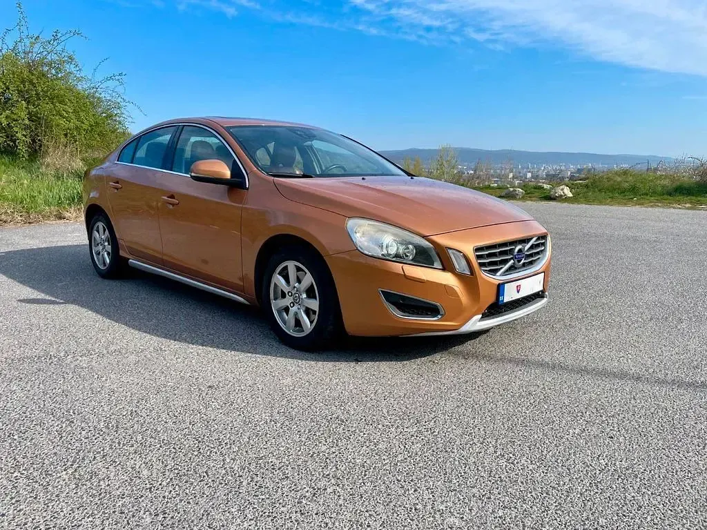 Gebraucht Volvo S60 Summum 163 PS (119 kW) 2011 Orange Limousine