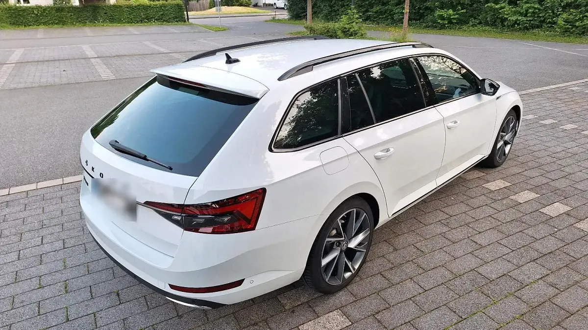 Gebraucht Skoda Superb SportLine 190 PS (139 kW) 2024 Weiß Kombi