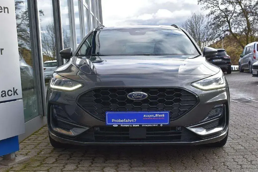 Używany Ford Focus ST-Line 155 KM (114 kW) 2024 Czerwony Kombi
