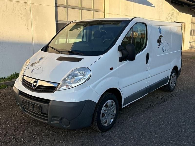 Second-hand Opel Vivaro 114 CP (83 kW) 2010 Alb Monovolum