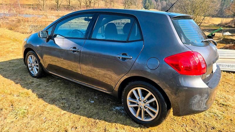 Gebraucht Toyota Auris 90 PS (66 kW) 2009 Grau Kleinwagen