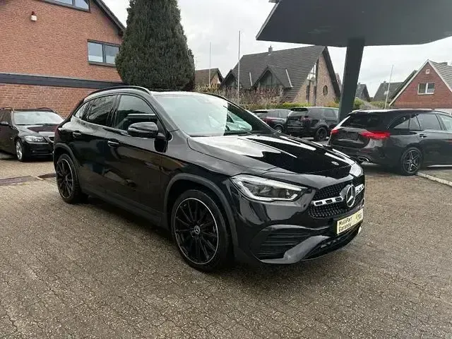 Gebraucht Mercedes GLA220 AMG line 190 PS (139 kW) 2021 Schwarz SUV