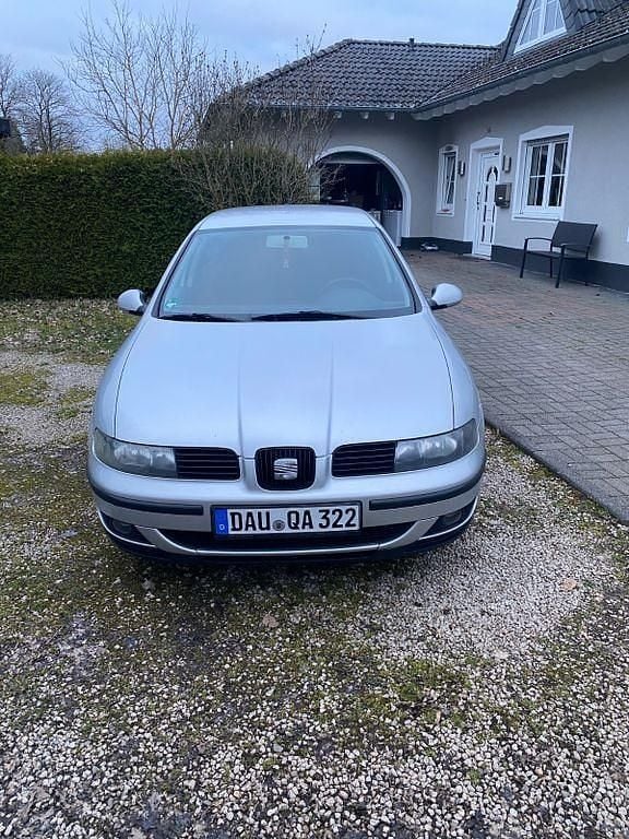 Second-hand Seat Leon 105 CP (77 kW) 2004 Argintiu Hatchback