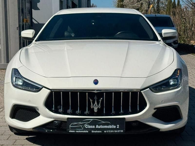 Gebraucht Maserati Ghibli 330 PS (242 kW) 2018 Weiß Limousine