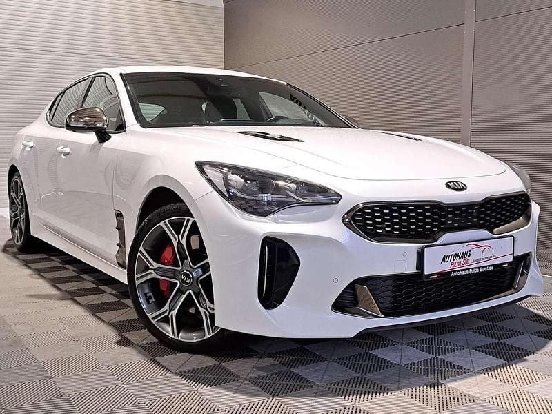 Weiß Gebraucht 2018 Kia Stinger Kleinwagen | 28.970 € (Fairer Preis) - Bild 1/3