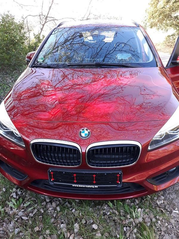 Rot Gebraucht 2016 BMW 225 Kombi | 11.500 € (Superpreis) - Bild 1/4
