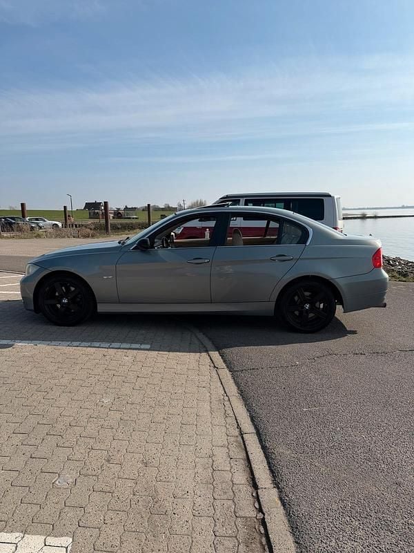 Gebraucht BMW 325 218 PS (160 kW) 2008 Grau Limousine