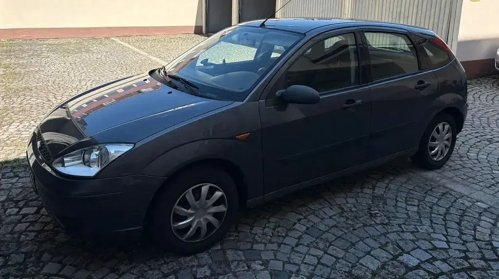 Gebraucht Ford Focus Trend 101 PS (74 kW) 2002 Grau Limousine