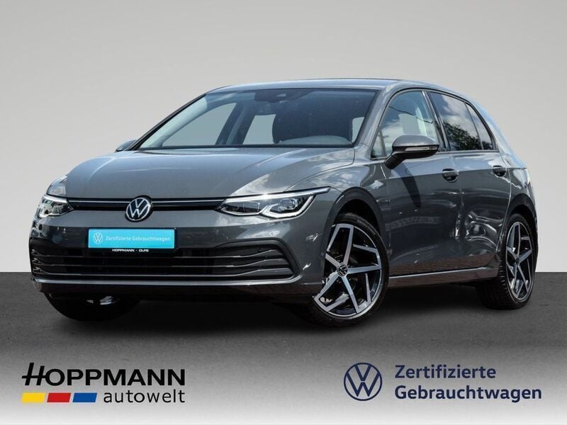 Delfingrau metallic Gebraucht 2020 VW Golf VIII Life Limousine | 20.880 € (Etwas zu teuer) - Bild 1/4