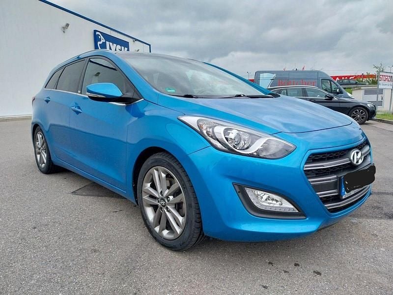 Blau Gebraucht 2017 Hyundai i30 Passion Plus Kombi | 7.900 € (Guter Preis) - Bild 1/4