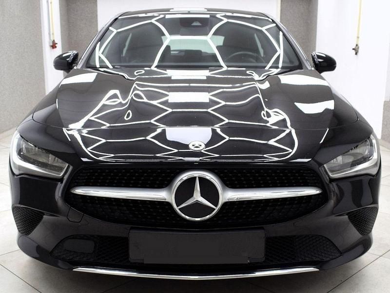 Gebraucht Mercedes CLA200 Shooting Brake 150 PS (110 kW) 2020 Schwarz Kombi