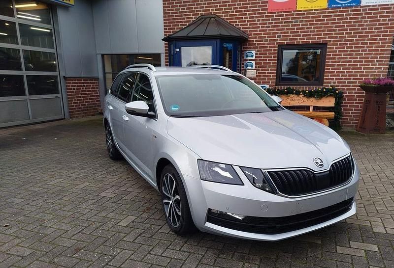 Silber Gebraucht 2019 Skoda Octavia Soleil Kombi | 15.400 € (Fairer Preis) - Bild 1/4