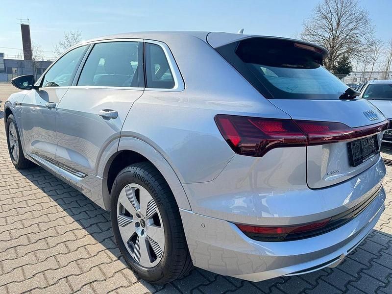 Gebraucht Audi e-tron S-Line 300 kW (408 PS) 2021 Silber SUV