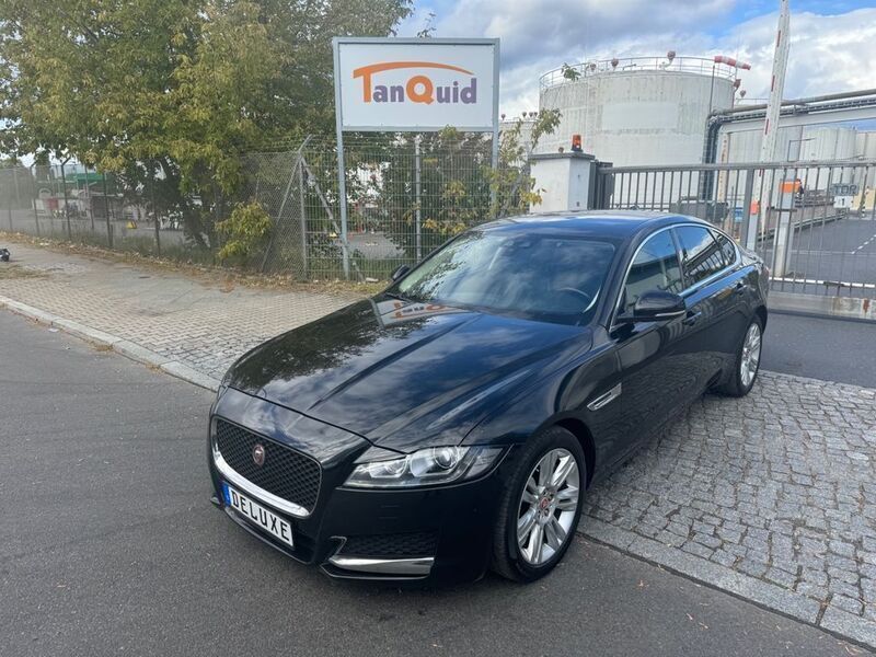 Grau Gebraucht 2019 Jaguar XF Limousine | 12.990 € - Bild 1/4