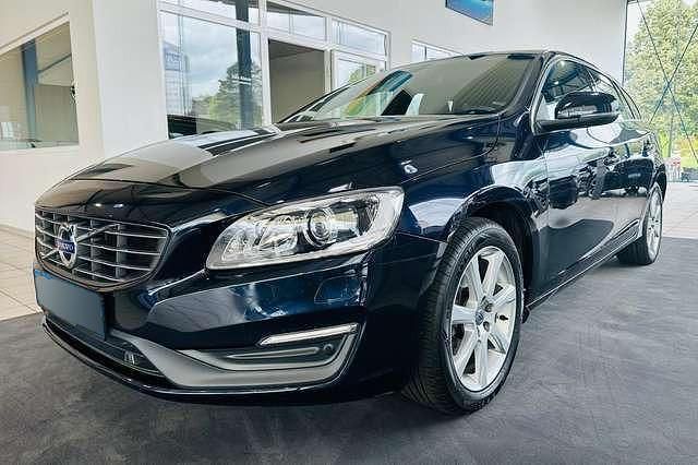 Blau metallic Gebraucht 2018 Volvo V60 Momentum Kombi | 20.950 € (Etwas zu teuer) - Bild 1/1