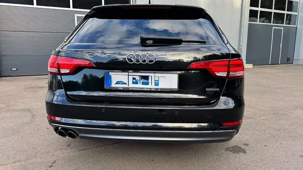 Gebraucht Audi A4 Comfort 190 PS (139 kW) 2016 Schwarz Kombi