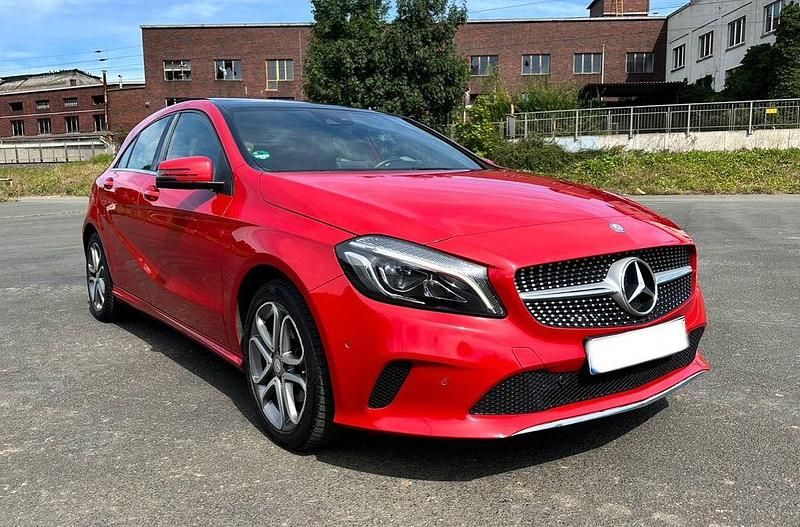 Rot Gebraucht 2016 Mercedes A200 Edition Limousine | 9.980 € (Guter Preis) - Bild 1/4