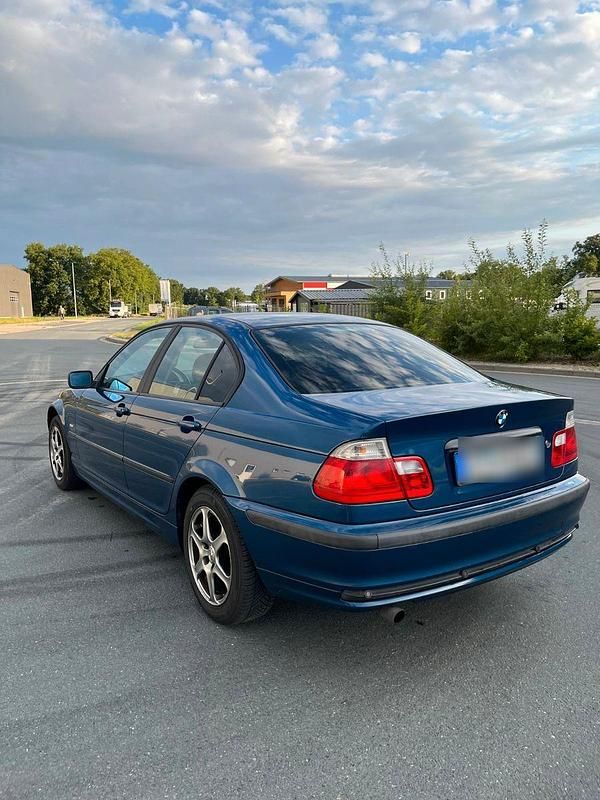Blau Gebraucht 2001 BMW 316 Limousine | 1.699 € (Fairer Preis) - Bild 1/4