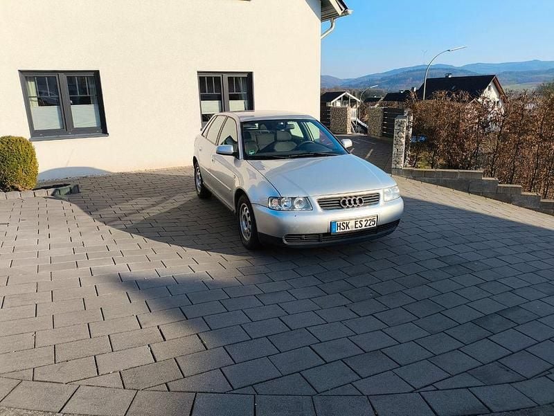 Gebraucht Audi A3 Attraction 102 PS (75 kW) 2001 Silber Kleinwagen