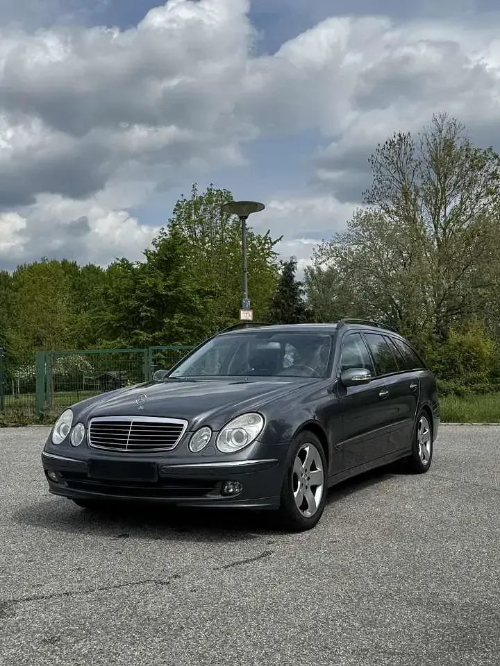 Gebraucht Mercedes E320 224 PS (164 kW) 2005 Grau Kombi