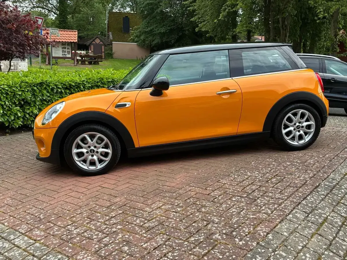 Gebraucht Mini Cooper 136 PS (100 kW) 2016 Volcanic orange Kleinwagen