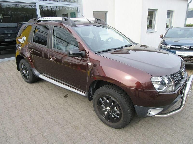 Second-hand Dacia Duster Black Shadow 125 CP (91 kW) 2017 Maro SUV
