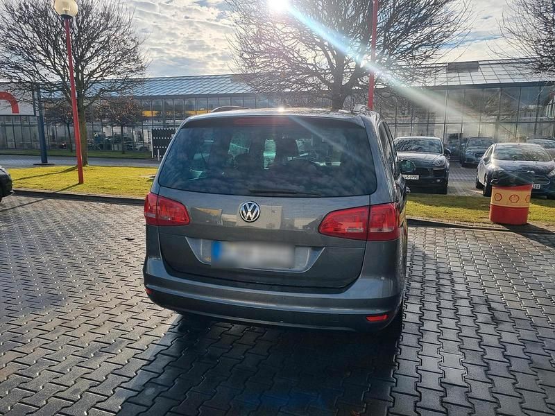 Second-hand VW Sharan 177 CP (130 kW) 2012 Gri Monovolum