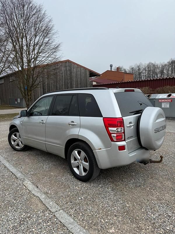 Gebraucht Suzuki Grand Vitara 129 PS (94 kW) 2008 Weiß SUV