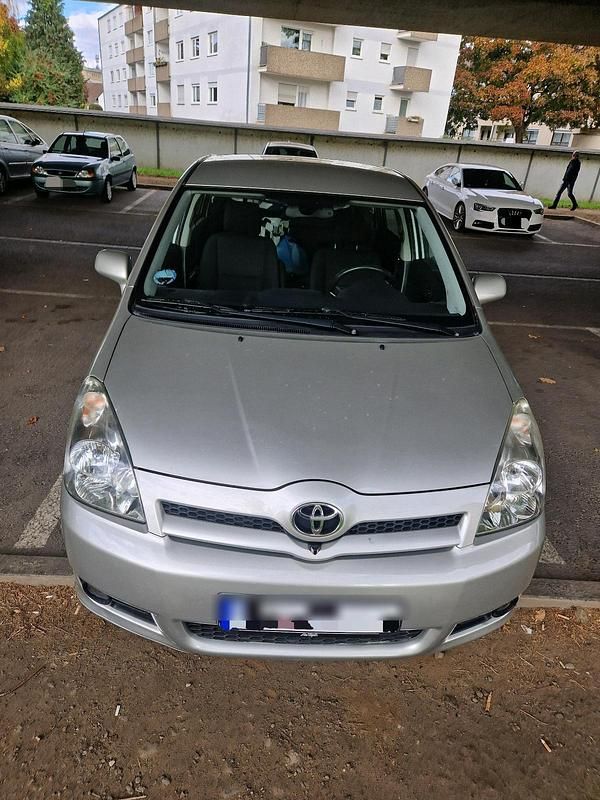 Gelb Gebraucht 2007 Toyota Corolla Verso Van / Kleinbus | 4.950 € (Fairer Preis) - Bild 1/4