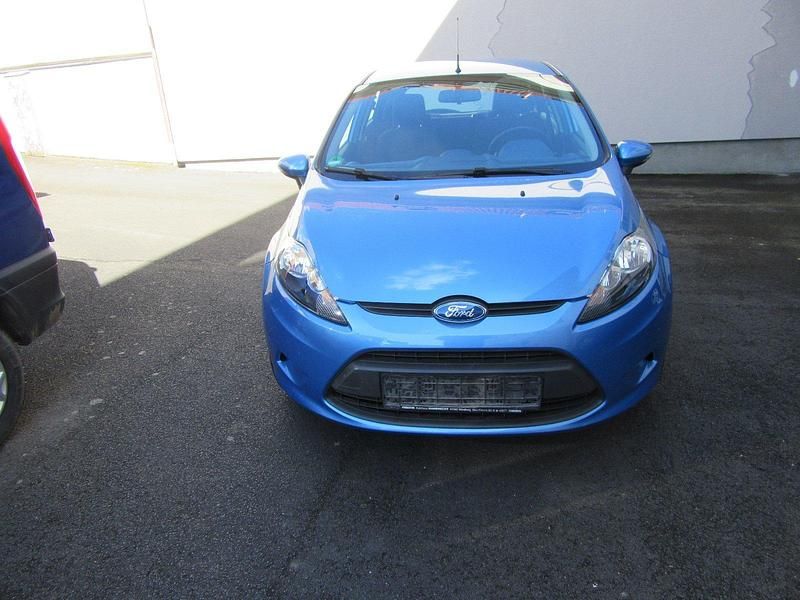 Gebraucht Ford Fiesta Ambiente 82 PS (60 kW) 2009 Blau Kleinwagen