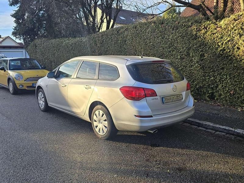 Gebraucht Opel Astra 140 PS (102 kW) 2012 Silber Kombi