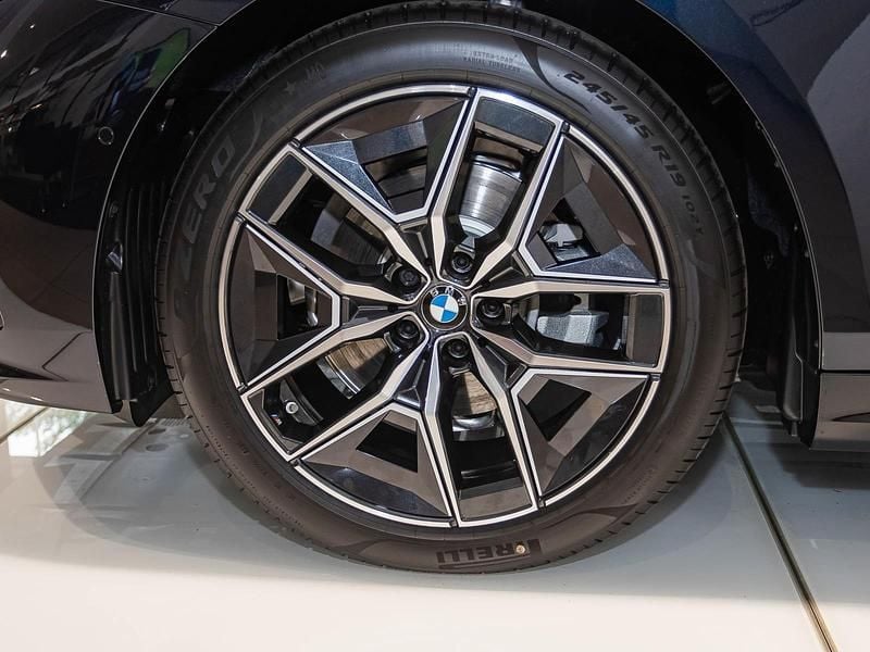 Gebraucht BMW 520 Performance 197 PS (144 kW) 2025 Metallic Kombi