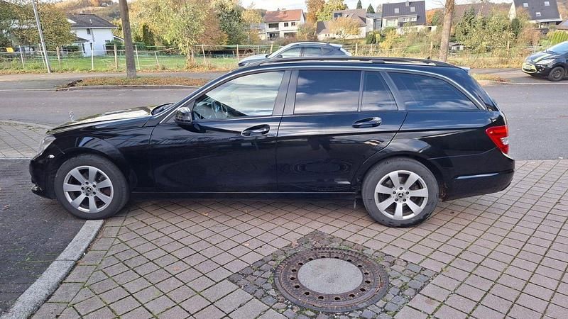 Gebraucht Mercedes C200 Elegance 136 PS (100 kW) 2012 Schwarz Kombi