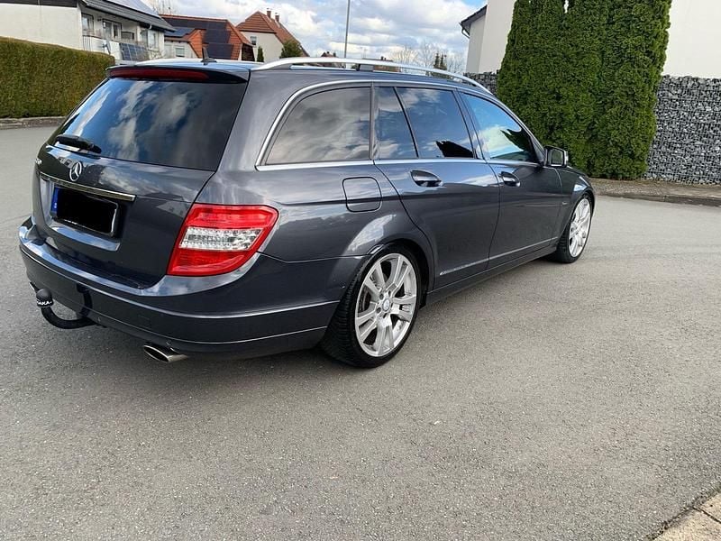 Gebraucht Mercedes C350 272 PS (200 kW) 2009 Grau Kombi