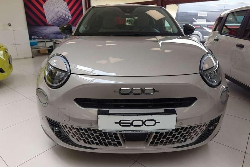 Beige Neu 2025 Fiat 600E La Prima SUV | 30.990 € (Guter Preis) - Bild 1/4
