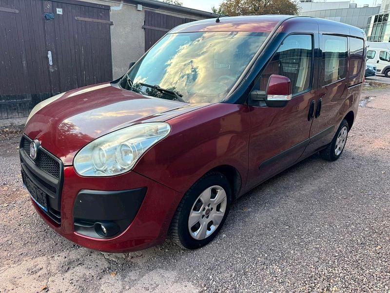 Rot Gebraucht 2012 Fiat Doblò Van / Kleinbus | 2.990 € (Guter Preis) - Bild 1/4