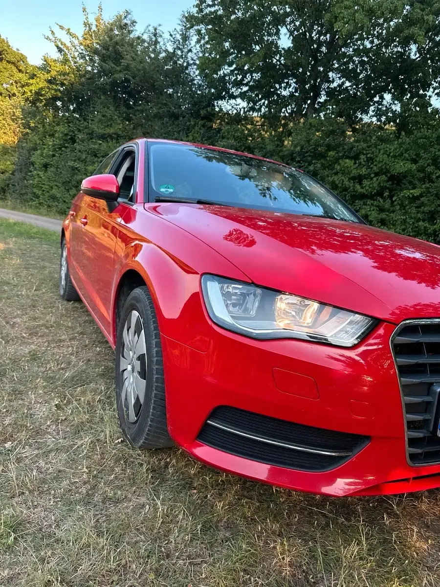 Gebraucht Audi A3 105 PS (77 kW) 2013 Rot Kleinwagen