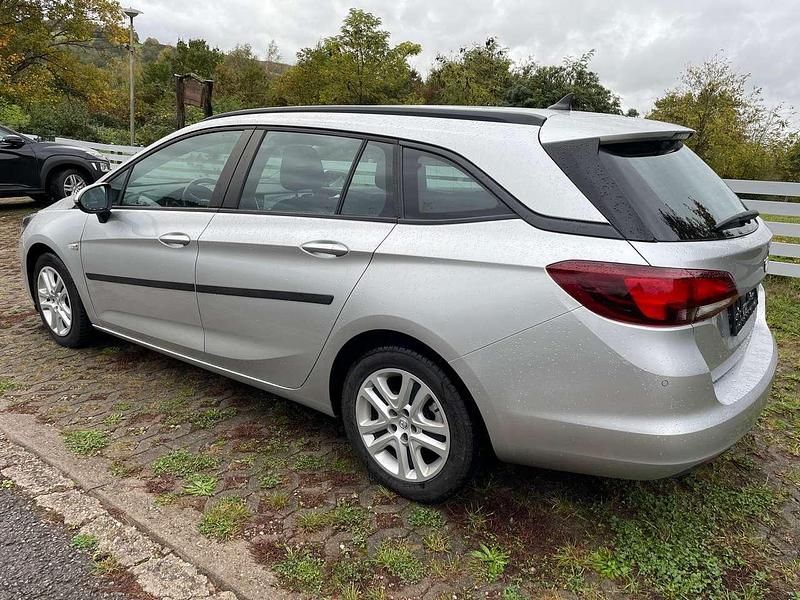 Gebraucht Opel Astra 110 PS (80 kW) 2018 Argon silber/ice silver Kombi